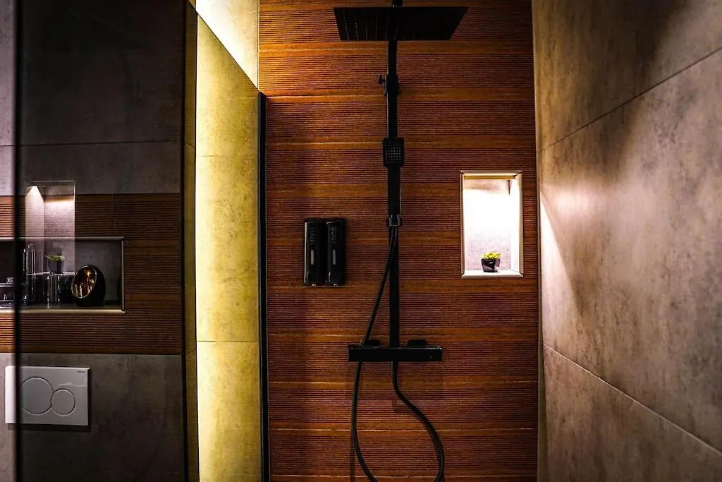 Logement Prive Avec Jacuzzi Haut De Gamme ! Pres De L'Aeroport De Charleroi Nyaraló