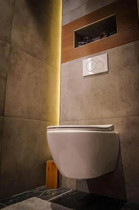 Logement Prive Avec Jacuzzi Haut De Gamme ! Pres De L'Aeroport De Charleroi Holiday home